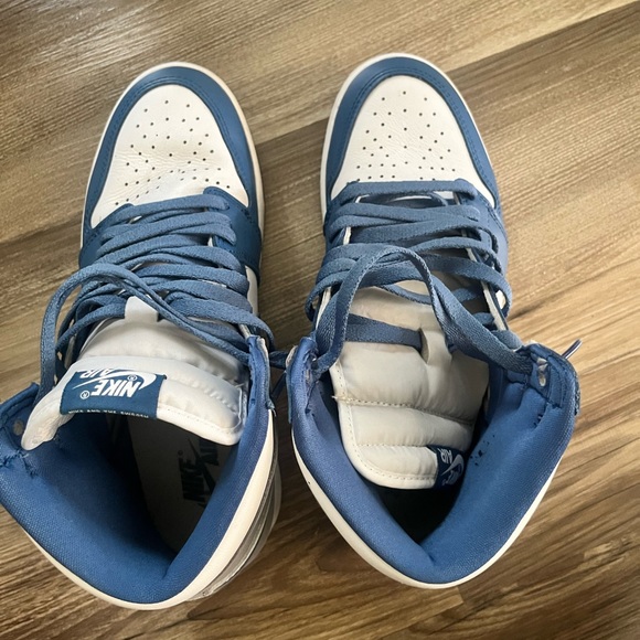 Jordan 1 true blues, 8 1/2 - Picture 2 of 3